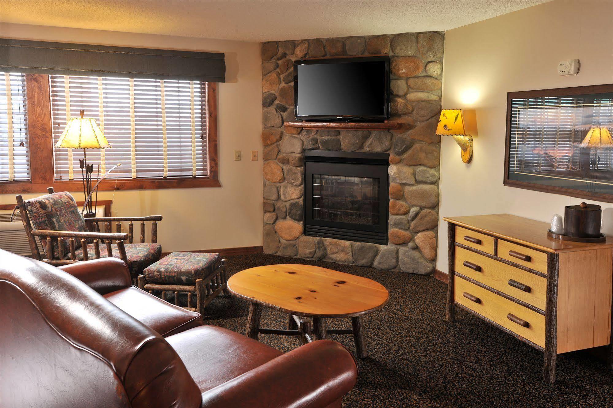 Cedar Creek Hotel Wausau - Rothschild Exterior photo